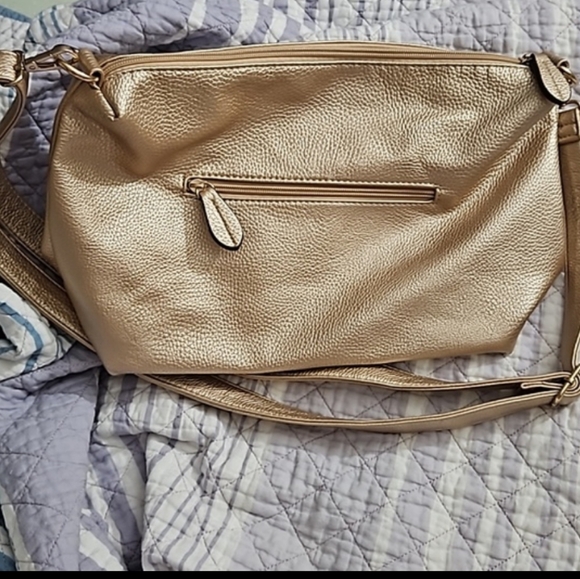 FREE NWOT 14×9.5 NWOT Gold sachel shoulderbag - Picture 1 of 9